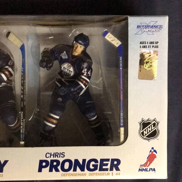 McFarlanes Oilers 3 pack figures - Picture 4 of 8